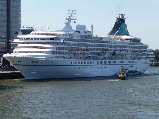 Cruiseschip ms Artania van Phoenix Reisen aan de Cruise Terminal Rotterdam